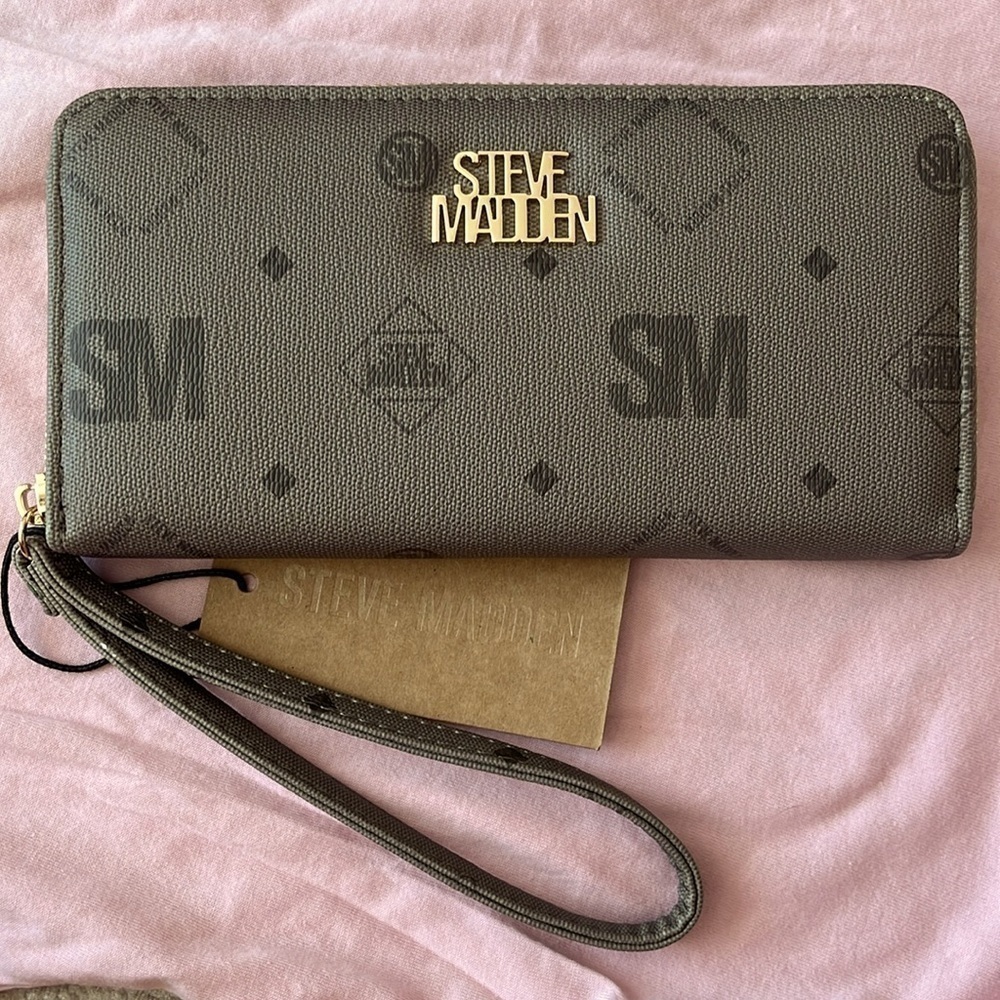 Brand New Steve Madden Olive Green Large Emmy Zip Around Wristlet Wallet
